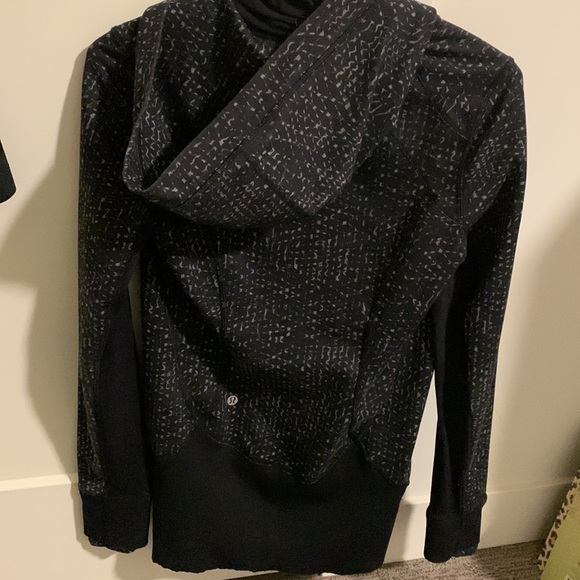 Lululemon In Stride Hoodie - Picture 3 of 8